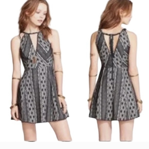 Free People Black Cream Lace Crochet  Keyhole Sleeveless Mini Dress Women 4 - Picture 9 of 9